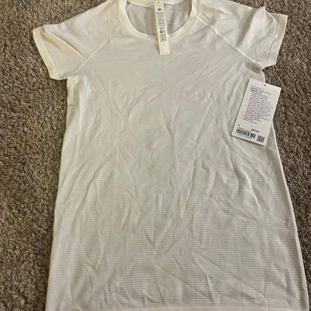 Lululemon Athletica White Short Sleeve Tee - Picture 3 of 3